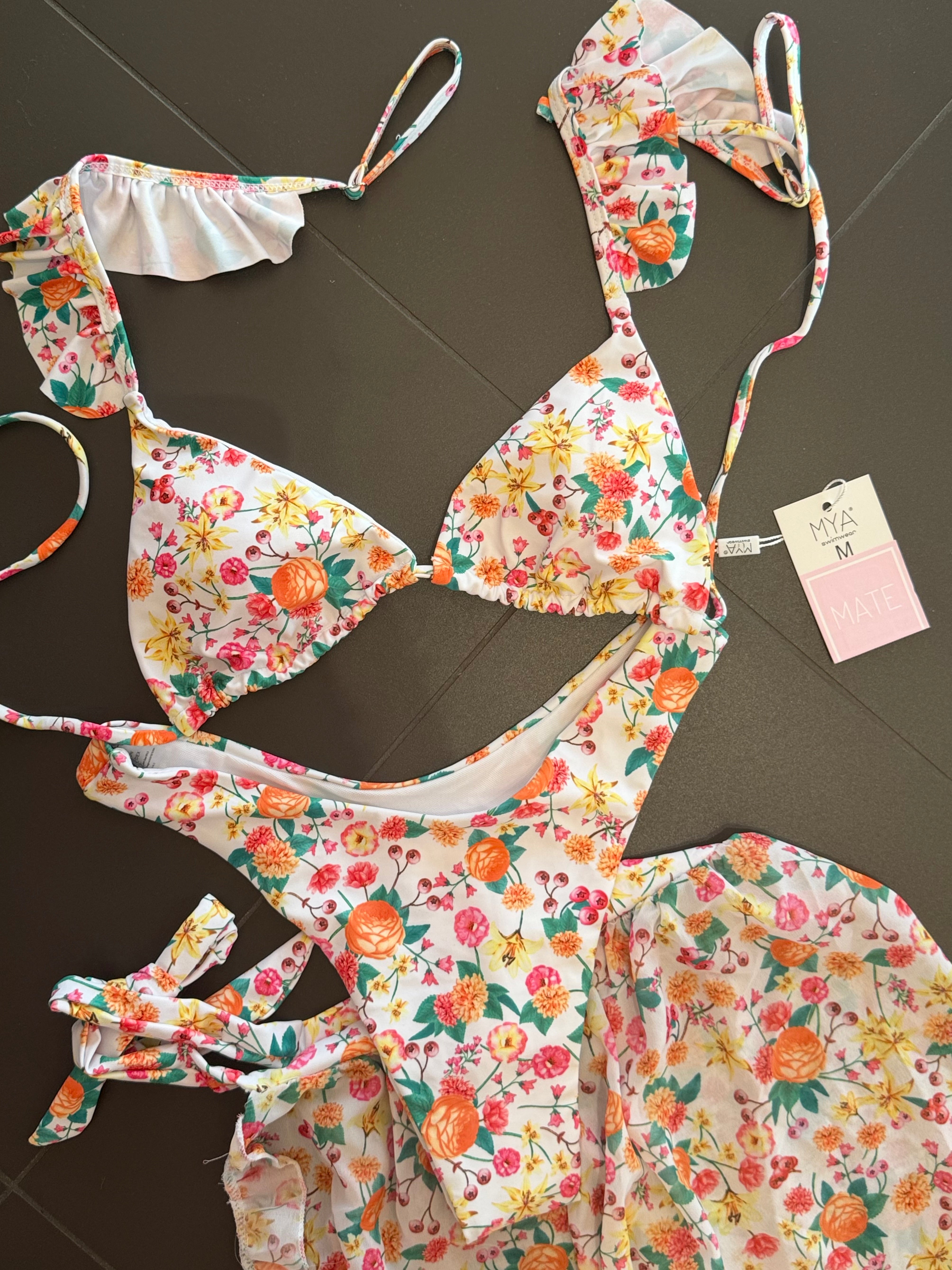 Costume 3 pezzi con pareo
