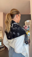 Triangle scarf